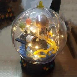 Build It Astronaut In A Globe LED Light Set