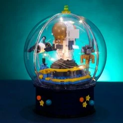 Build It Astronaut In A Globe LED Light Set
