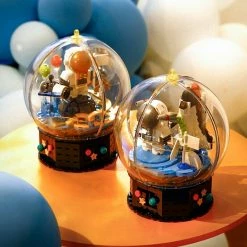 Build It Astronaut In A Globe LED Light Set