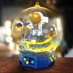 Build It Astronaut In A Globe LED Light Set