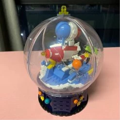 Build It Astronaut In A Globe LED Light Set