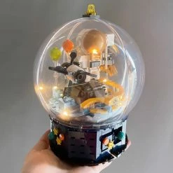 Build It Astronaut In A Globe LED Light Set